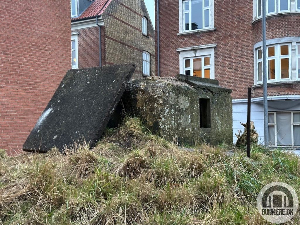 Misvedligeholdt Type I bunker, med store frostskader, og nedbrudt beton. Frederiksgade 21, 4200 Slagelse